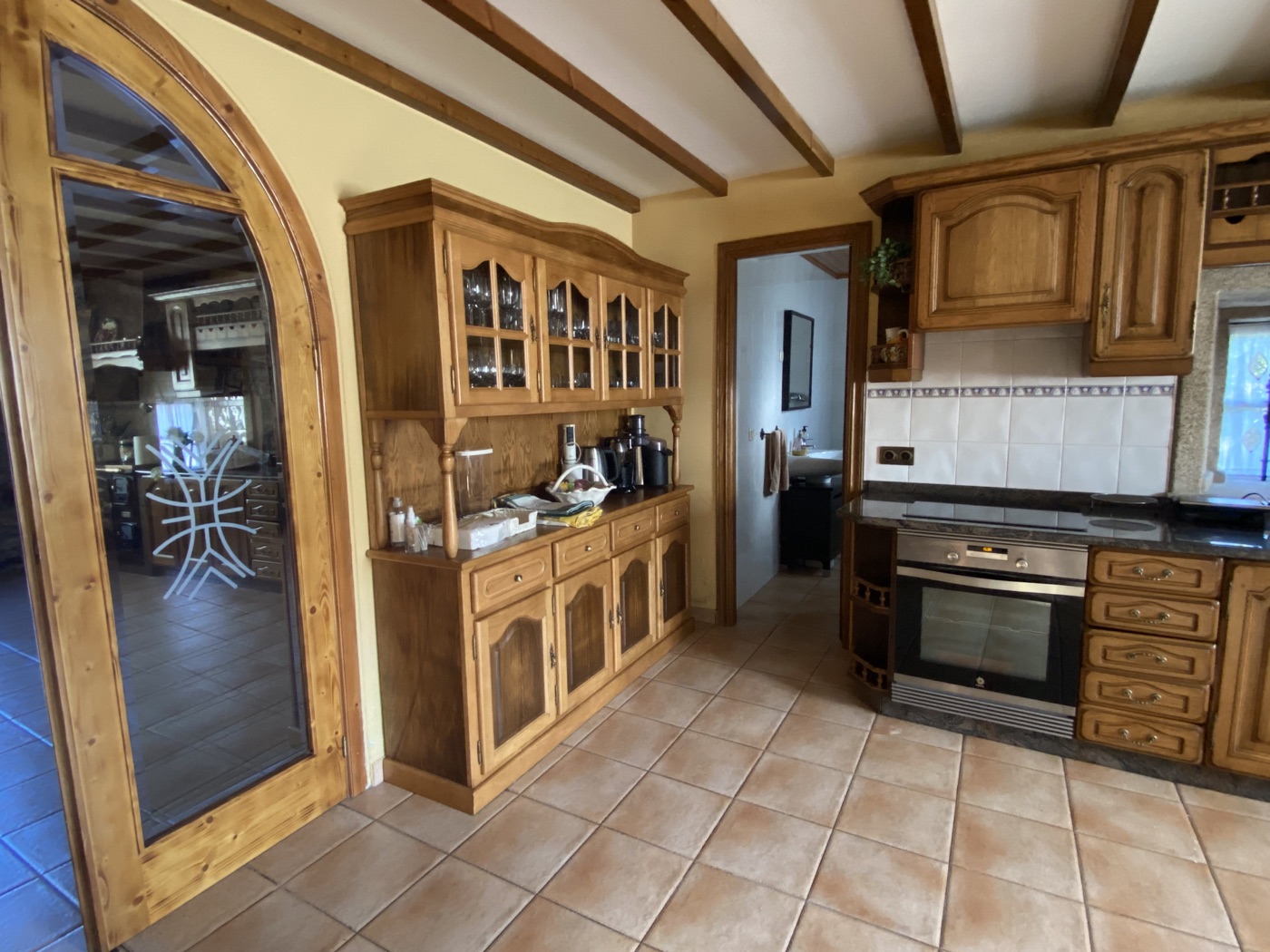 Zona de cocina y comedor en la vivienda de uso turístico